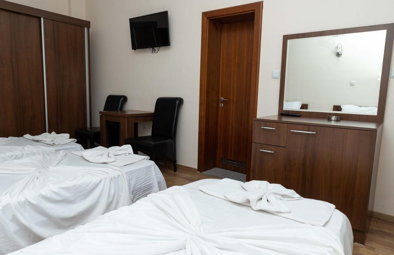 פג'ה Hotel Leo מראה חיצוני תמונה